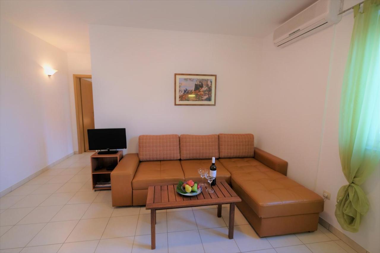 Apartments Coral, Klimno, Island Krk Ngoại thất bức ảnh