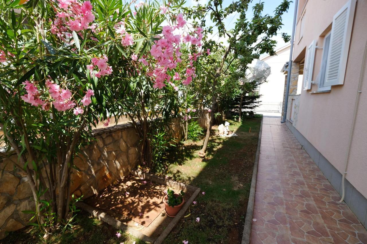 Apartments Coral, Klimno, Island Krk Ngoại thất bức ảnh