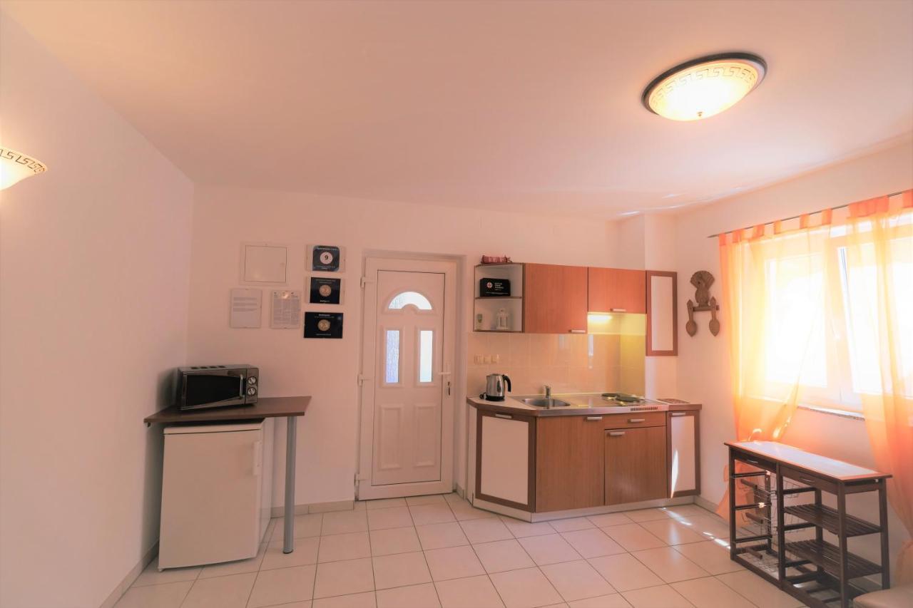 Apartments Coral, Klimno, Island Krk Ngoại thất bức ảnh