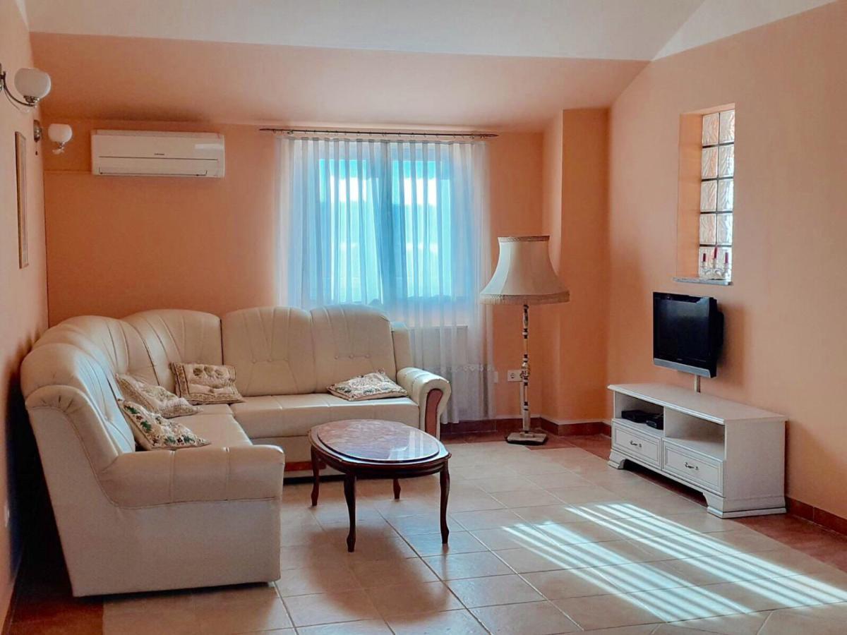 Apartments Coral, Klimno, Island Krk Ngoại thất bức ảnh