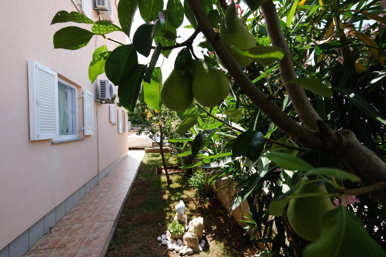 Apartments Coral, Klimno, Island Krk Ngoại thất bức ảnh
